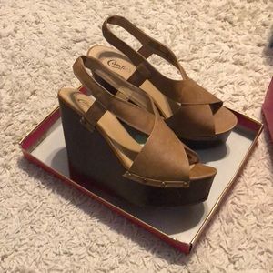 Platform Wedge Sandel, like new condition